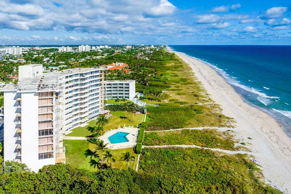 Banyan House Condominiums community photo 1