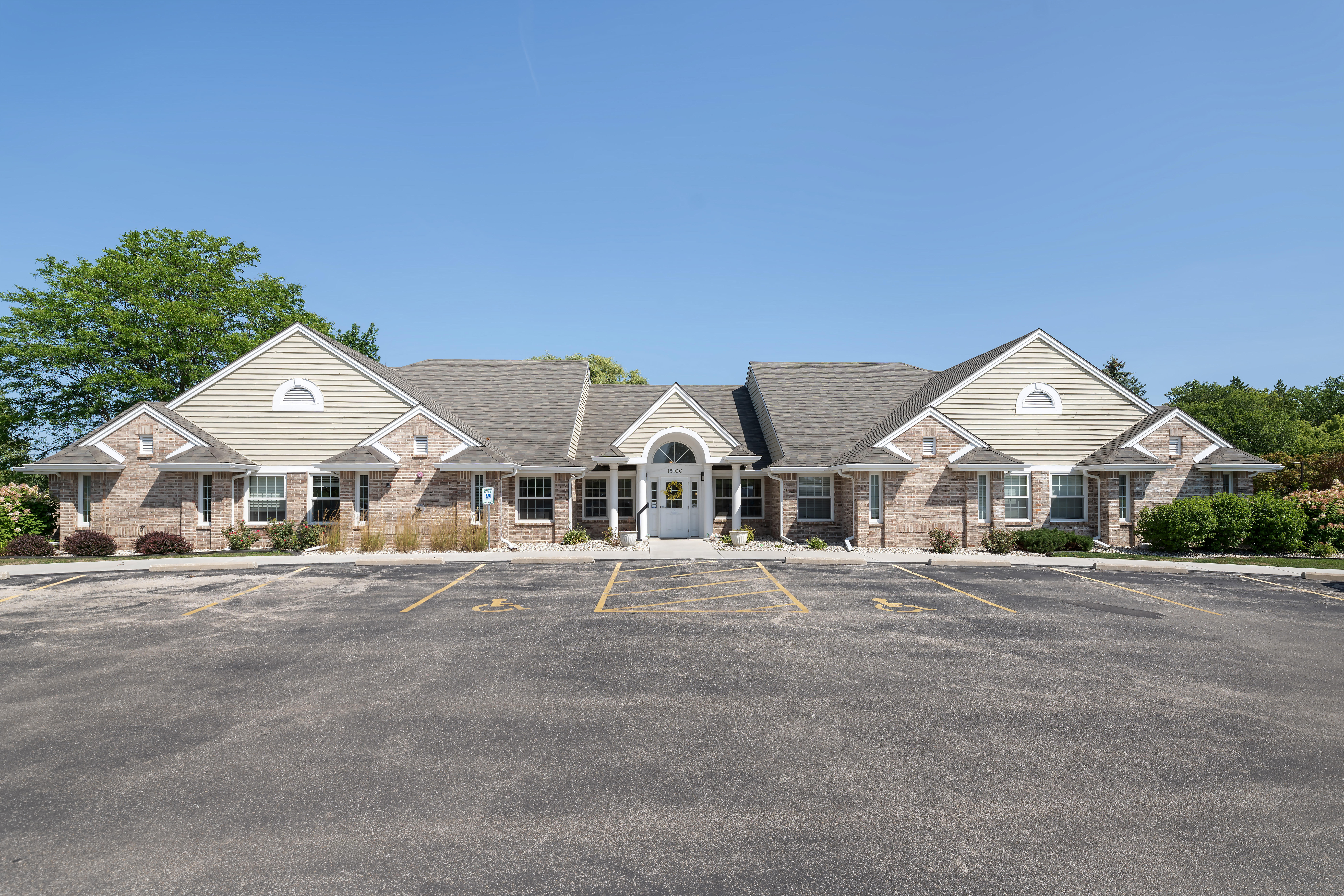 Brookdale Brookfield Capitol Drive community photo 1