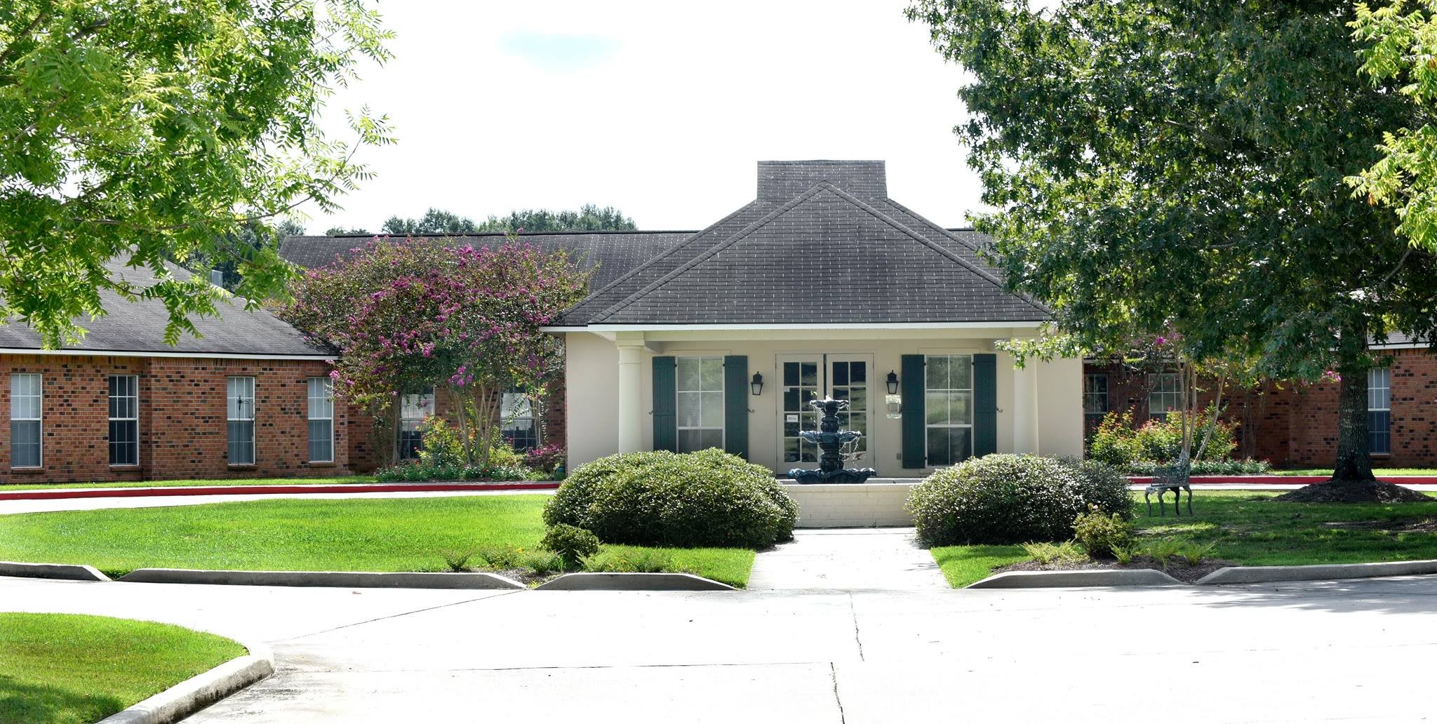 Viva Senior Living at Oakwood Village community photo 1