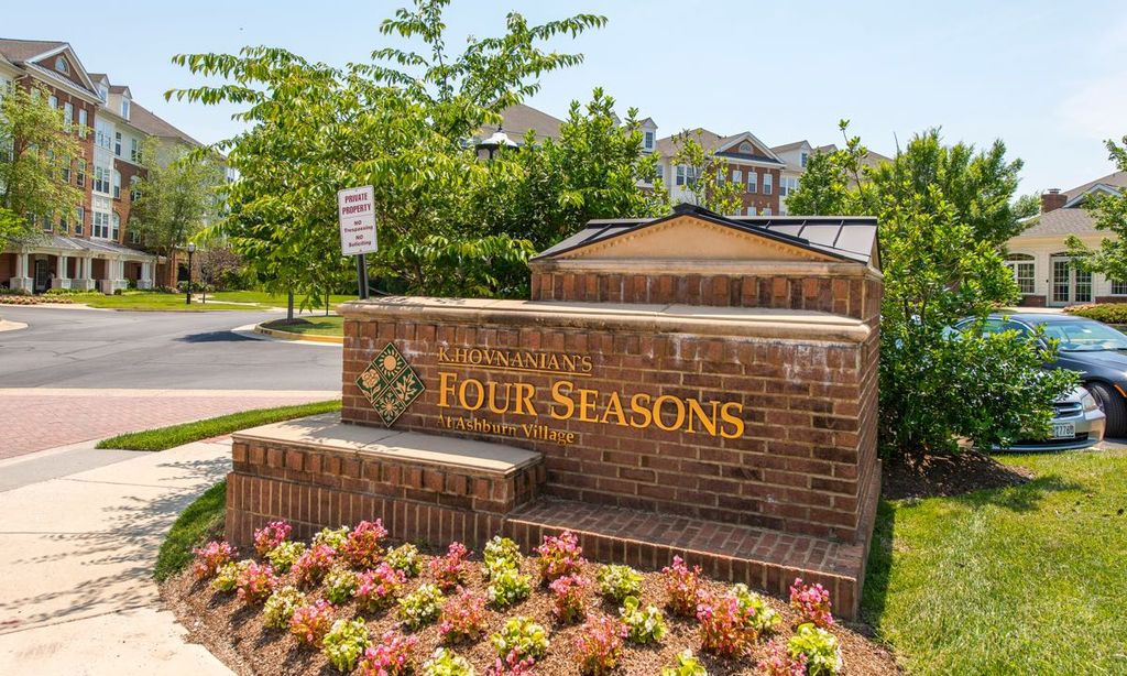 Four Seasons at Ashburn Village community photo 1