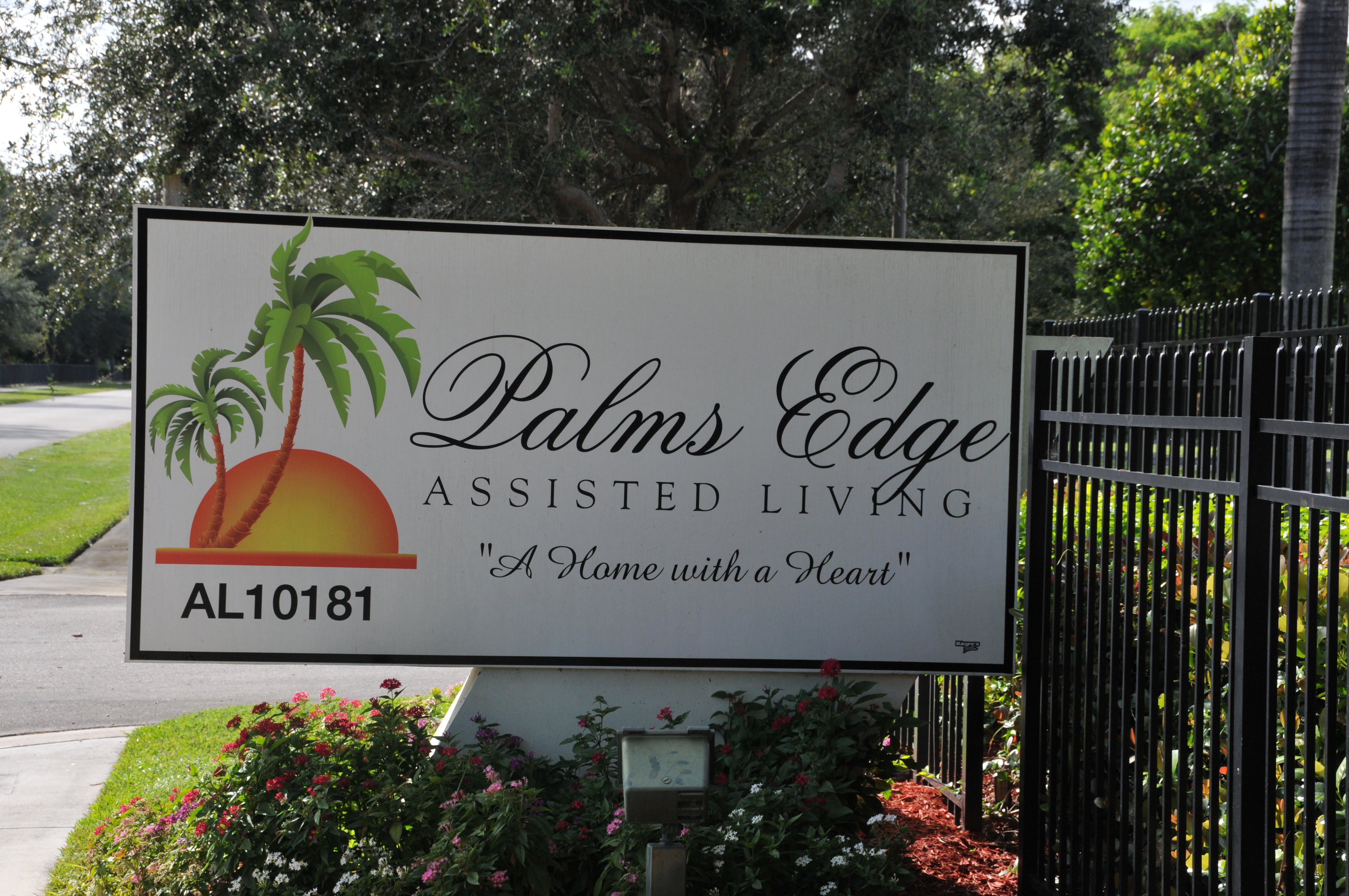 Palm's Edge Assisted Living and Memory Care community photo 1