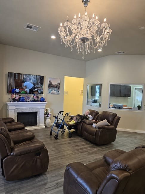 Hoover Oaks community photo 1