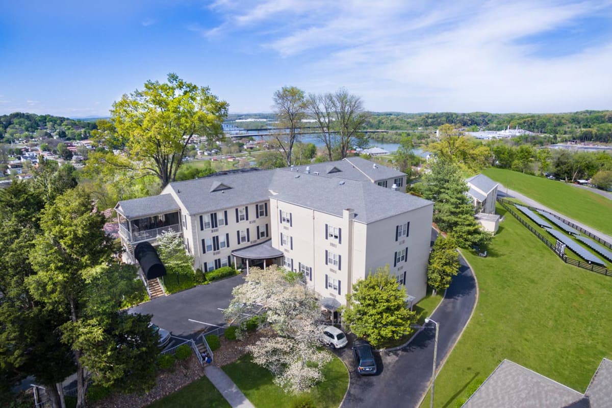 River Oaks Place Loudon community photo 1