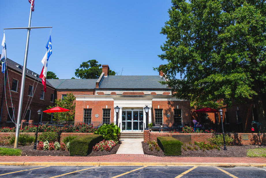 Commonwealth Senior Living at the Ballentine community photo 1
