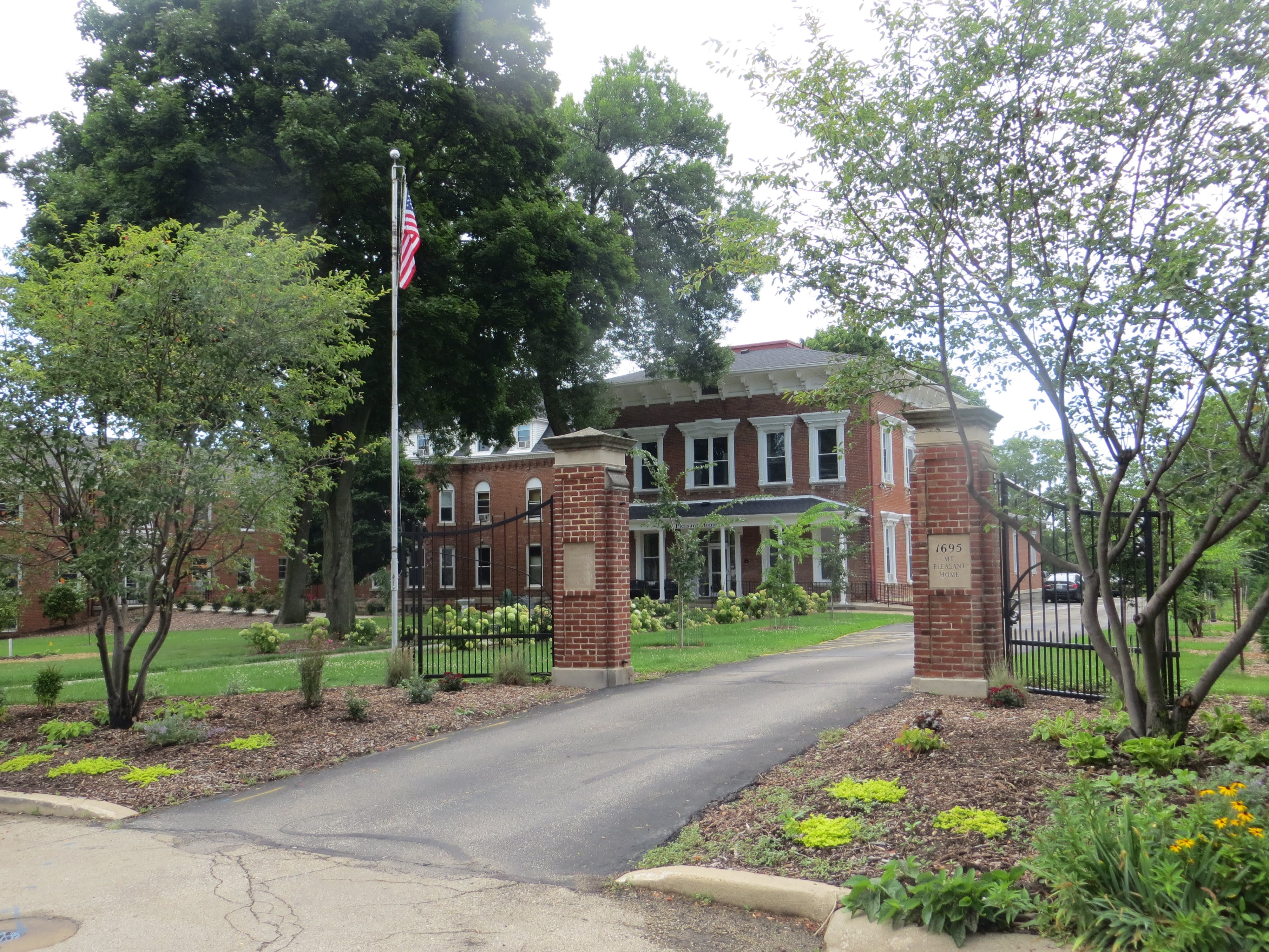 Mount Pleasant Home community photo 1