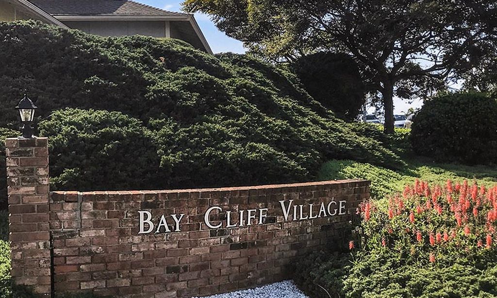 Bay Cliff Village community photo 1