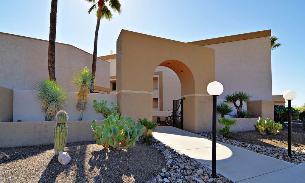 Desert Hills 3 East community photo 1