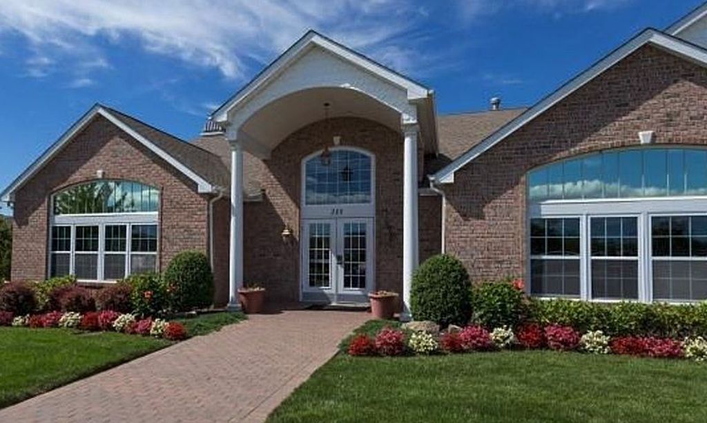 Plymouth Estates at Mount Sinai community photo 1