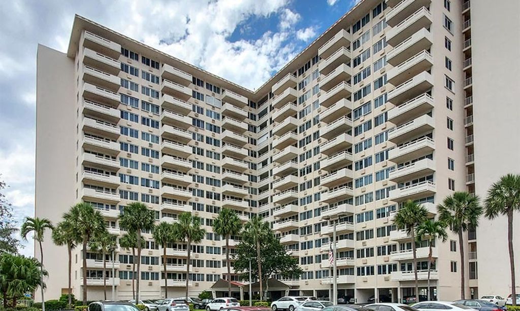 Coral Ridge Towers community photo 1