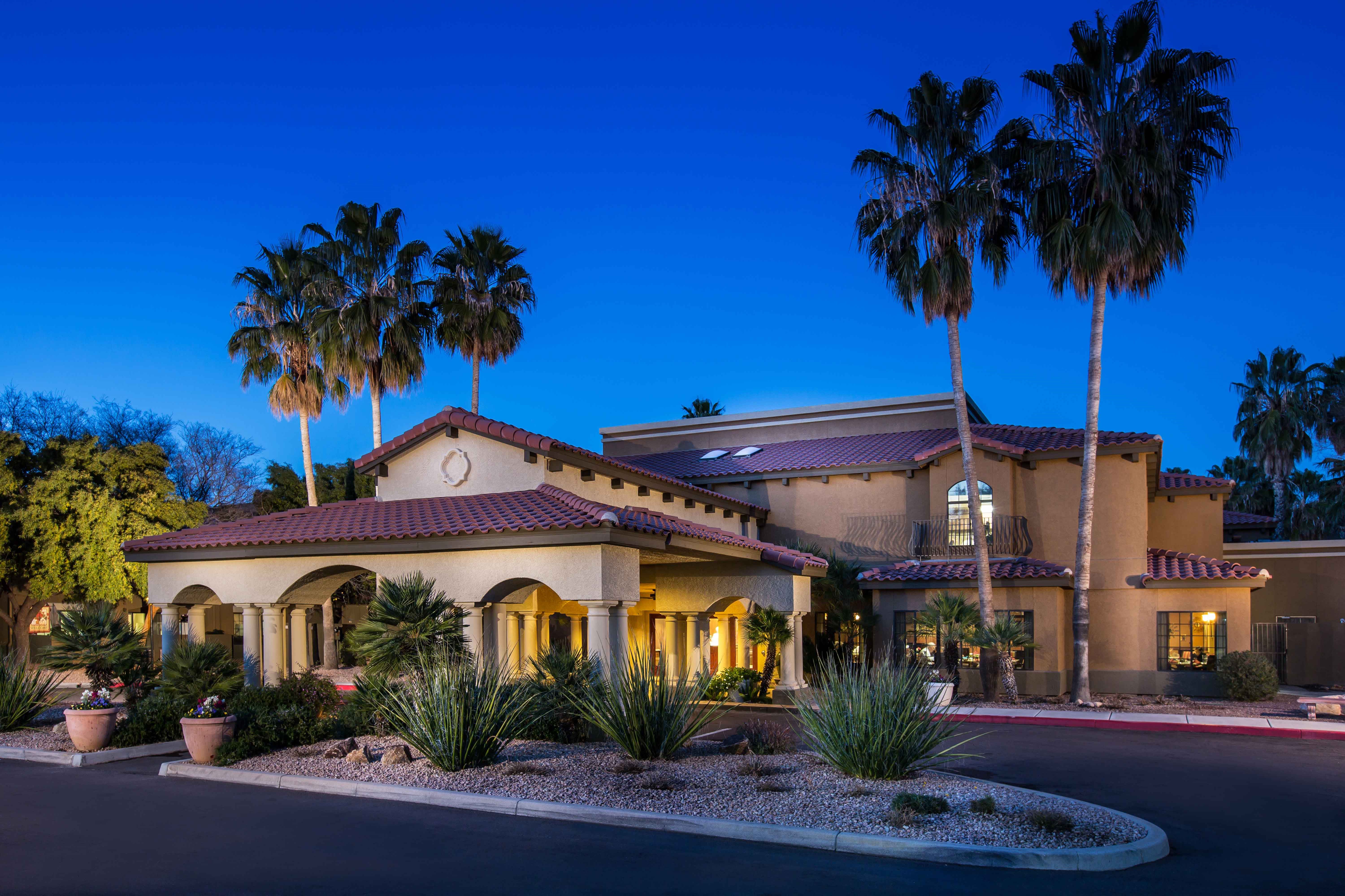 Country Club at La Cholla community photo 1