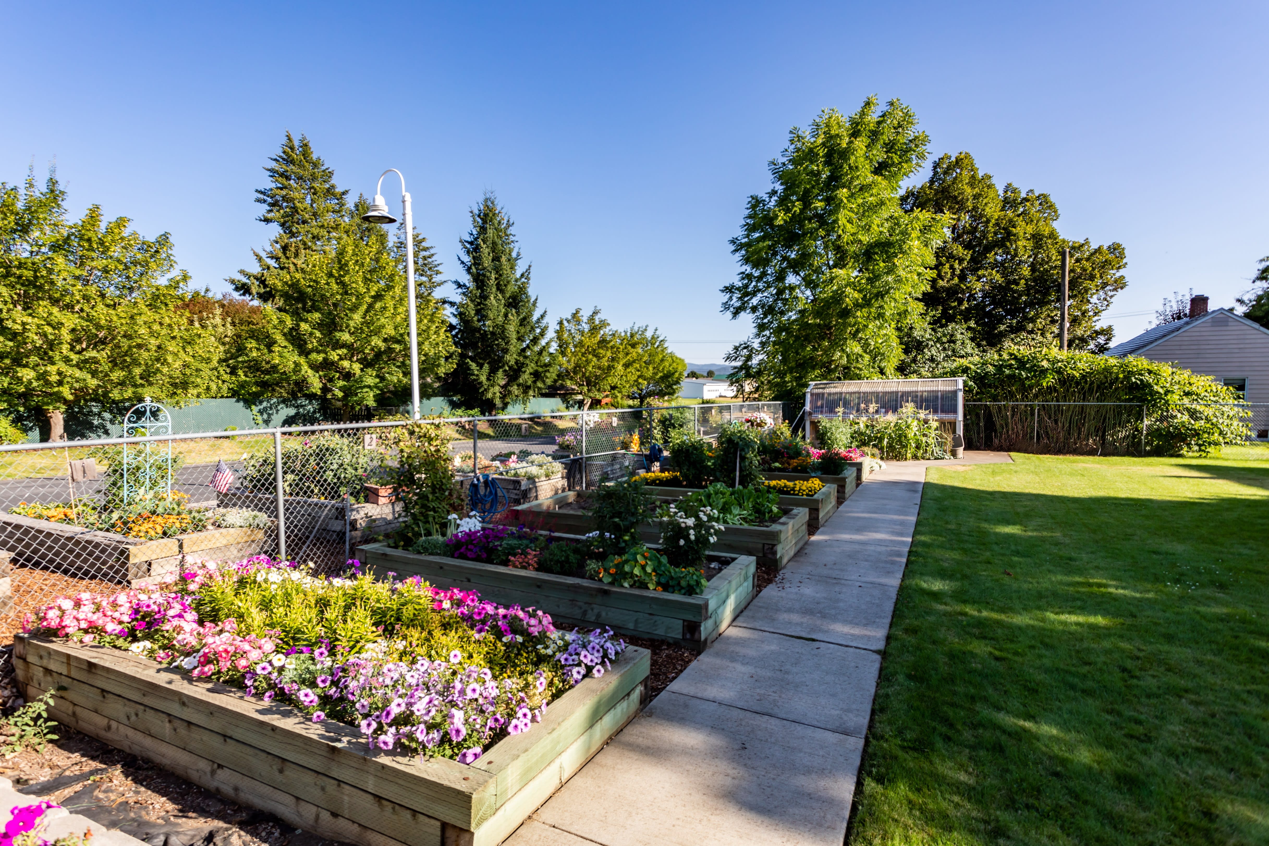 Broadway Court Estates community photo 1