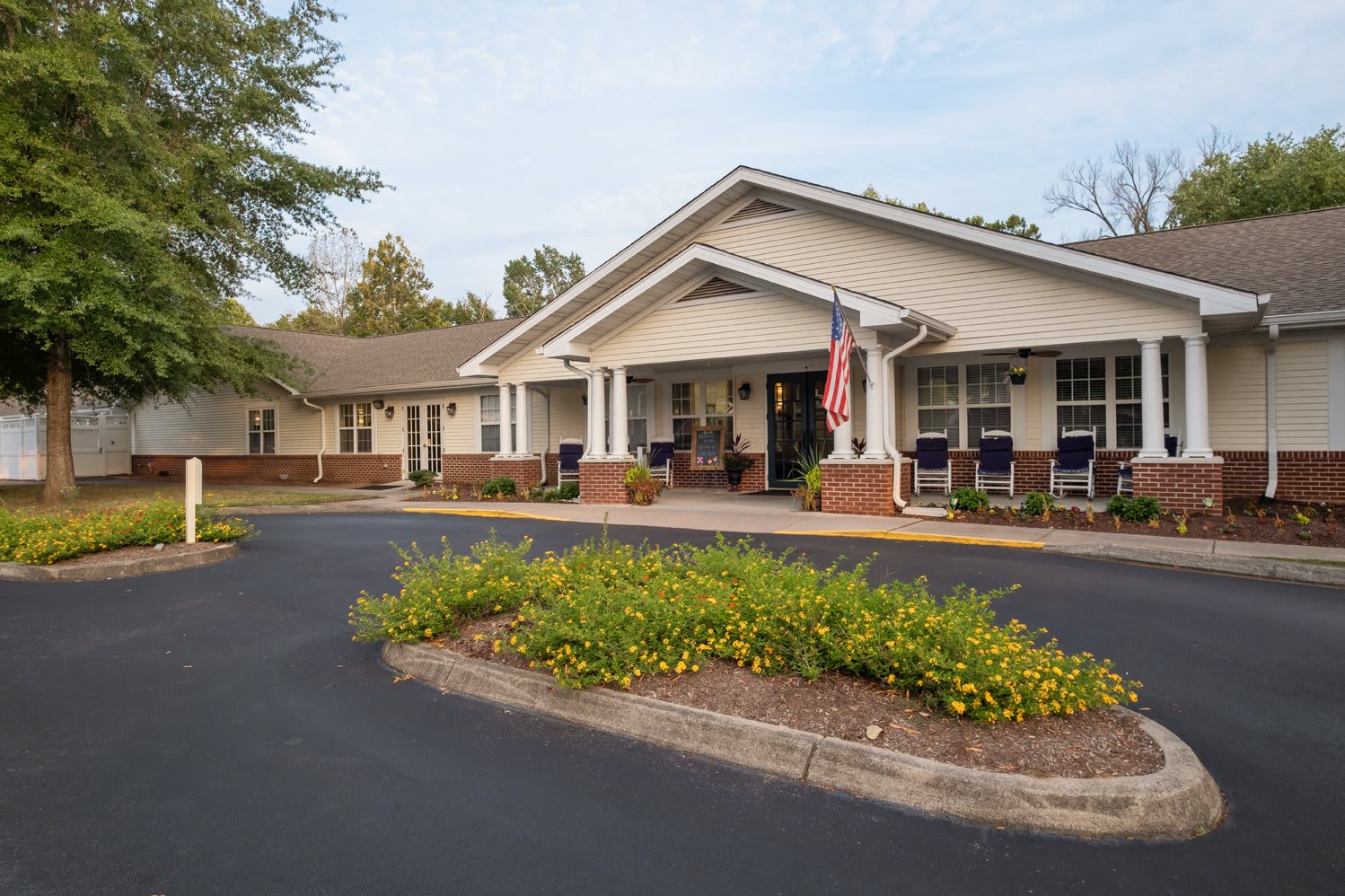 The Groves at Oak Ridge Assisted Living and Memory Care community photo 1