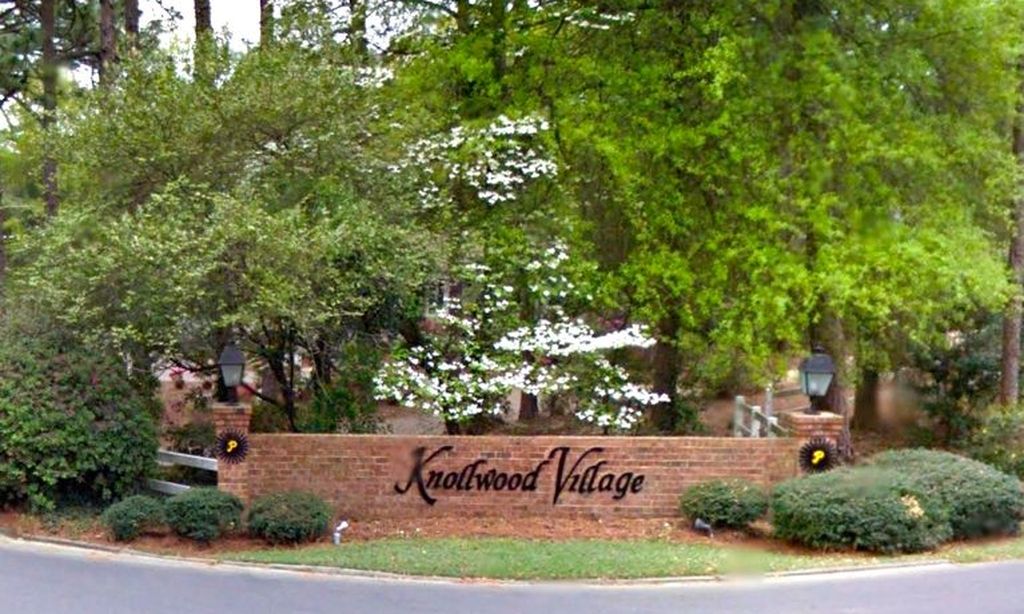 Knollwood Village community photo 1