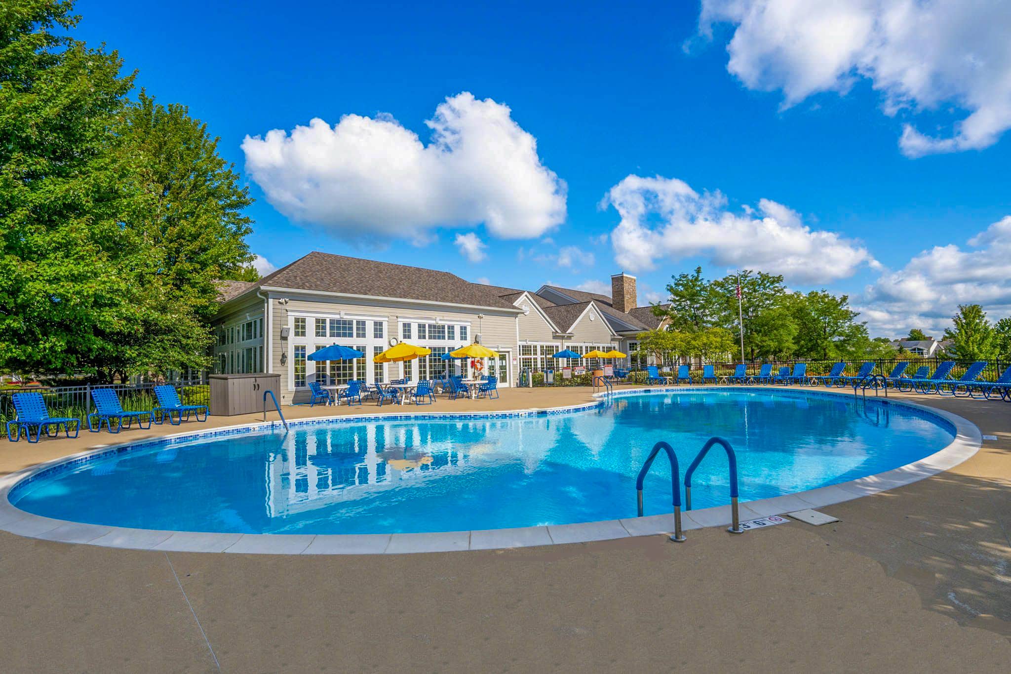 Shorewood Glen community photo 1