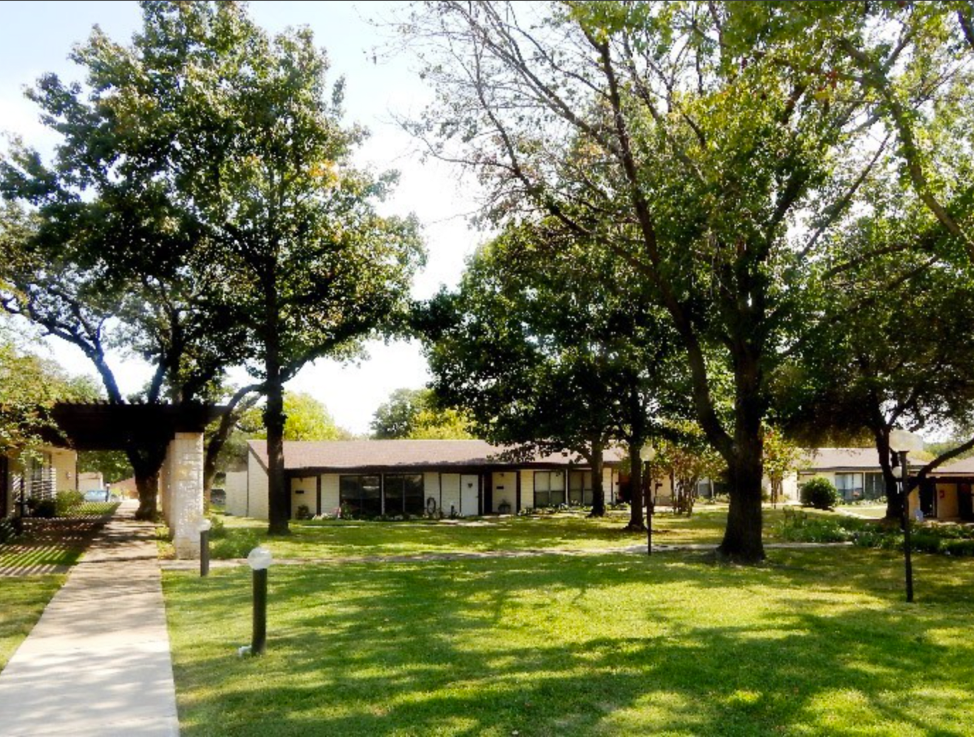 Lake Forest Village community photo 1