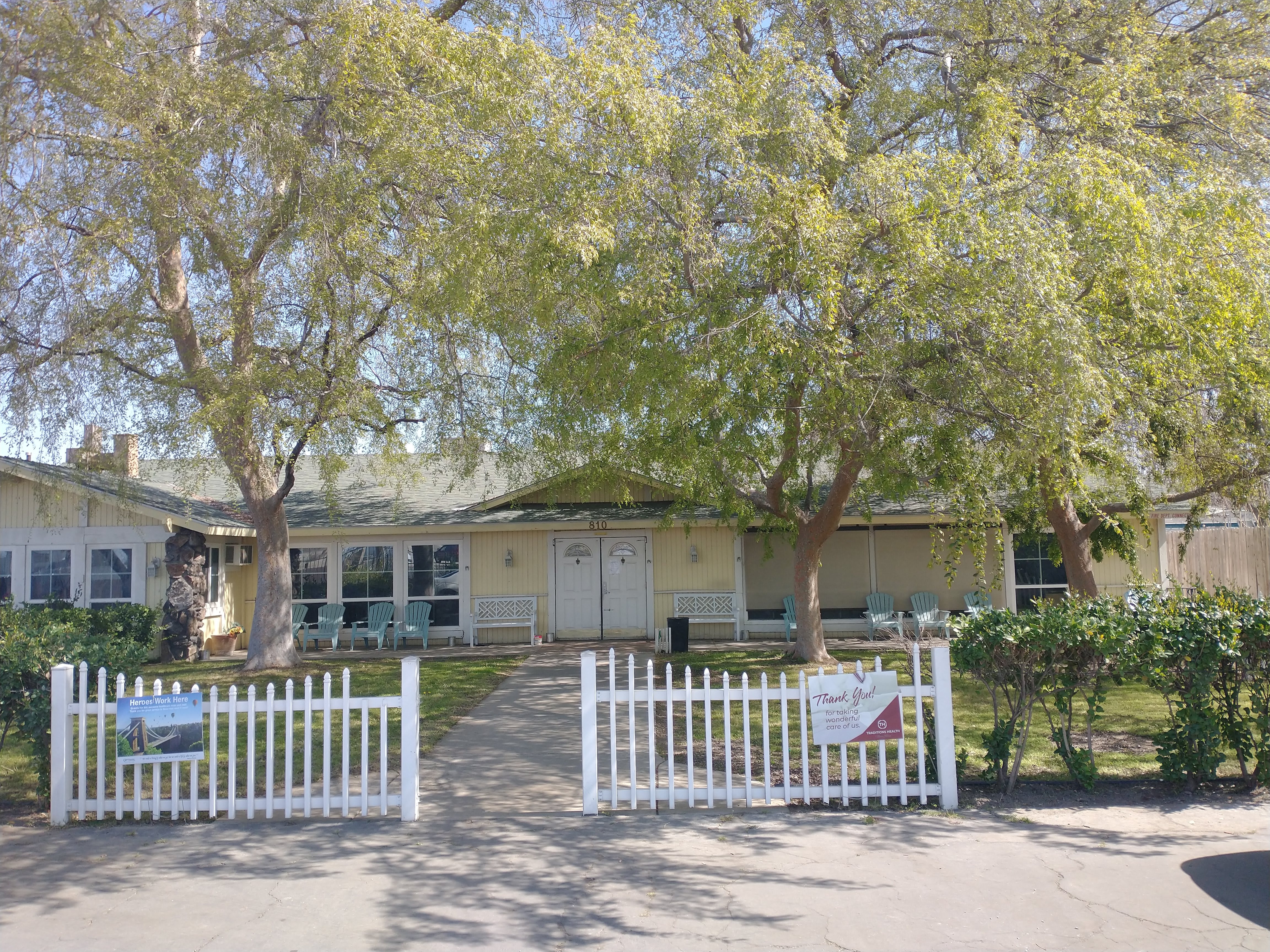 Redwood Bakersfield community photo 1