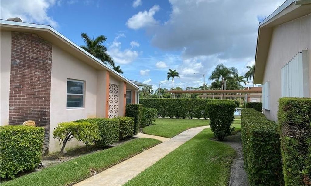 Dudley Villas community photo 1