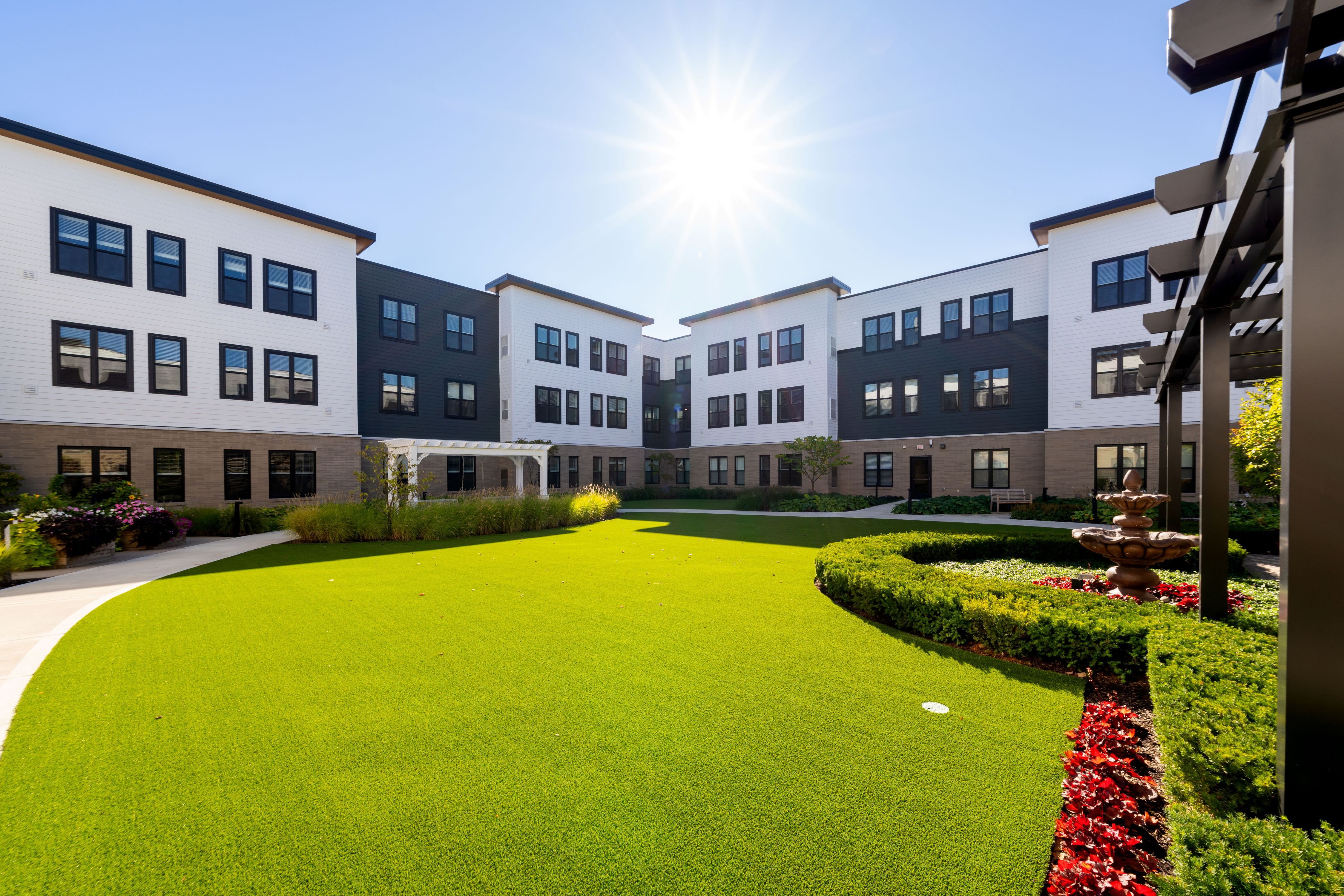 Rose Senior Living Farmington Hills community photo 1