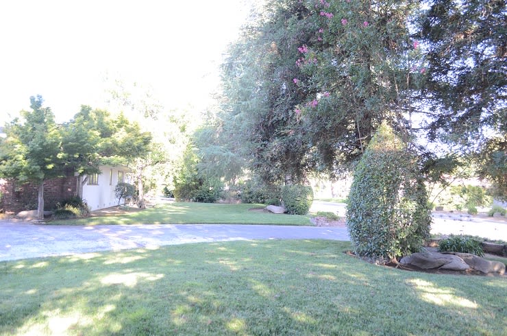 Evergreen Court community photo 1