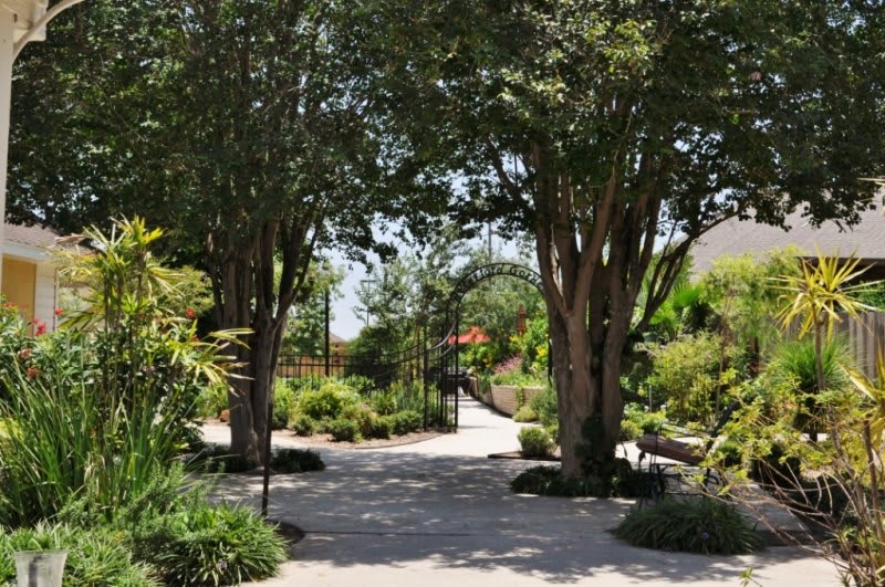 Waterford Gardens on Griffin Parkway community photo 1