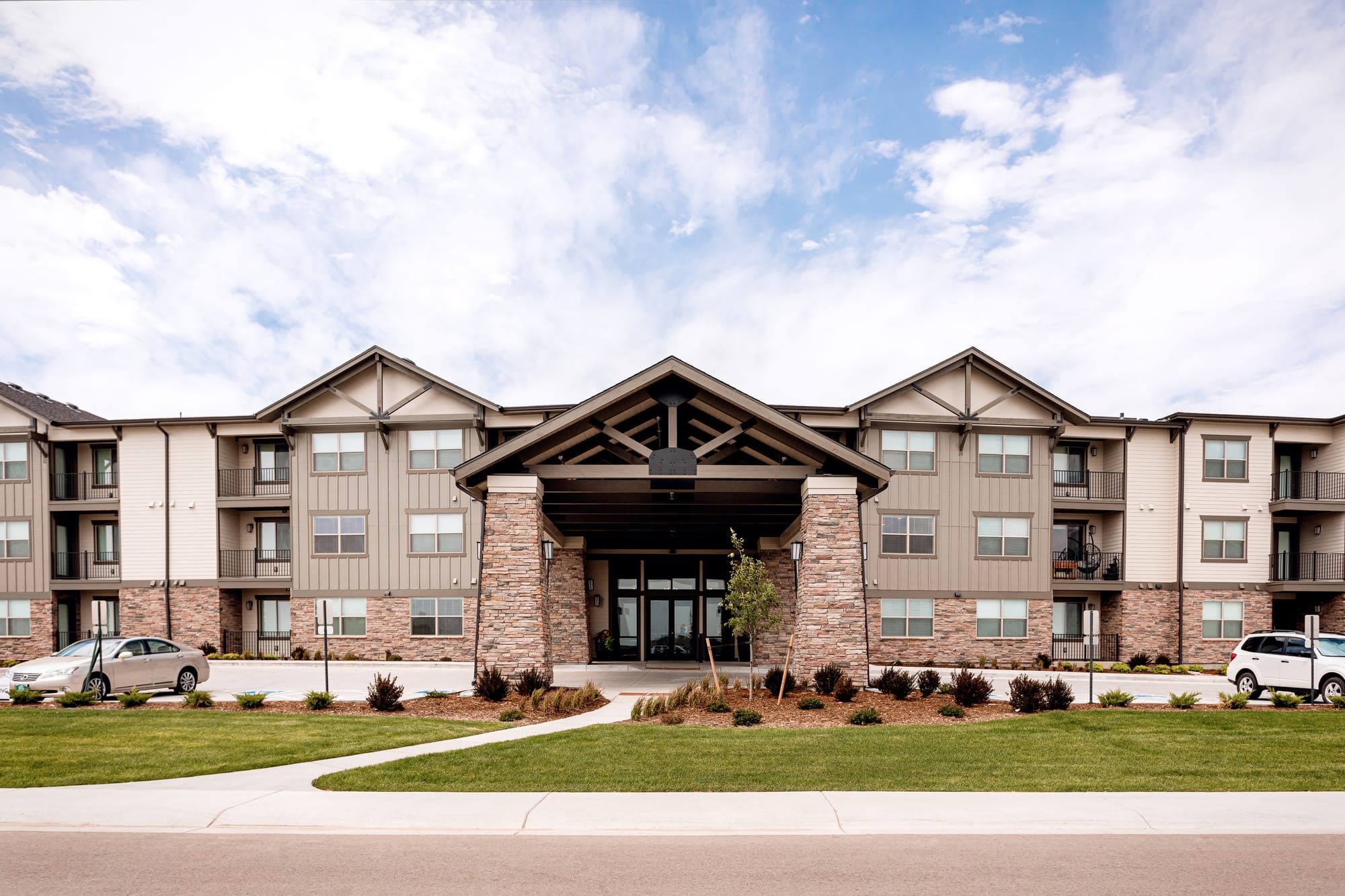Eagle's Peak community photo 1