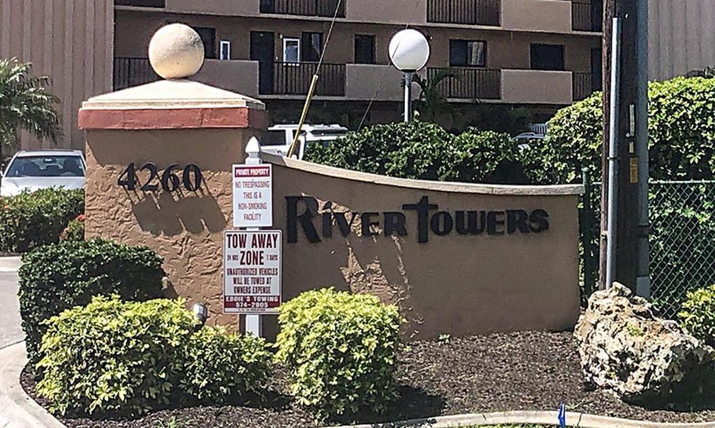 River Towers community photo 1