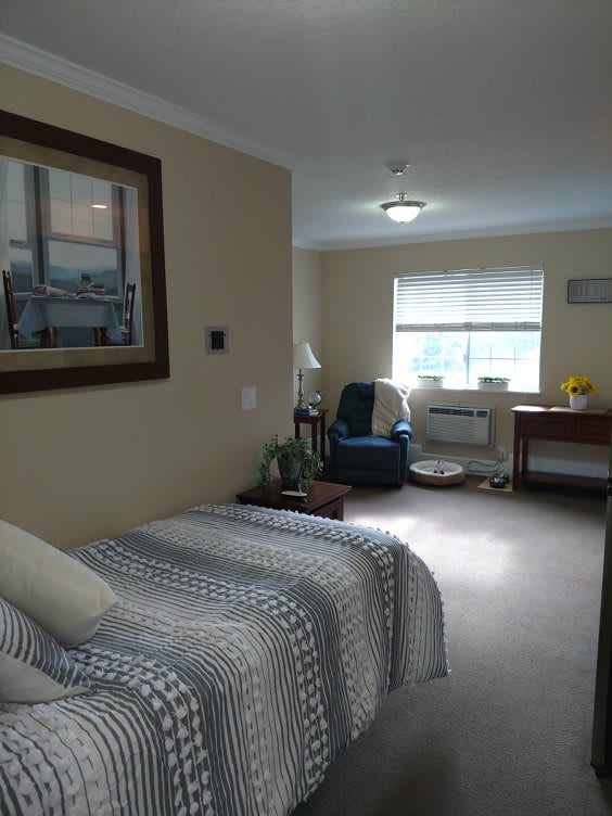 Bridgewood Rivers Assisted Living community photo 1