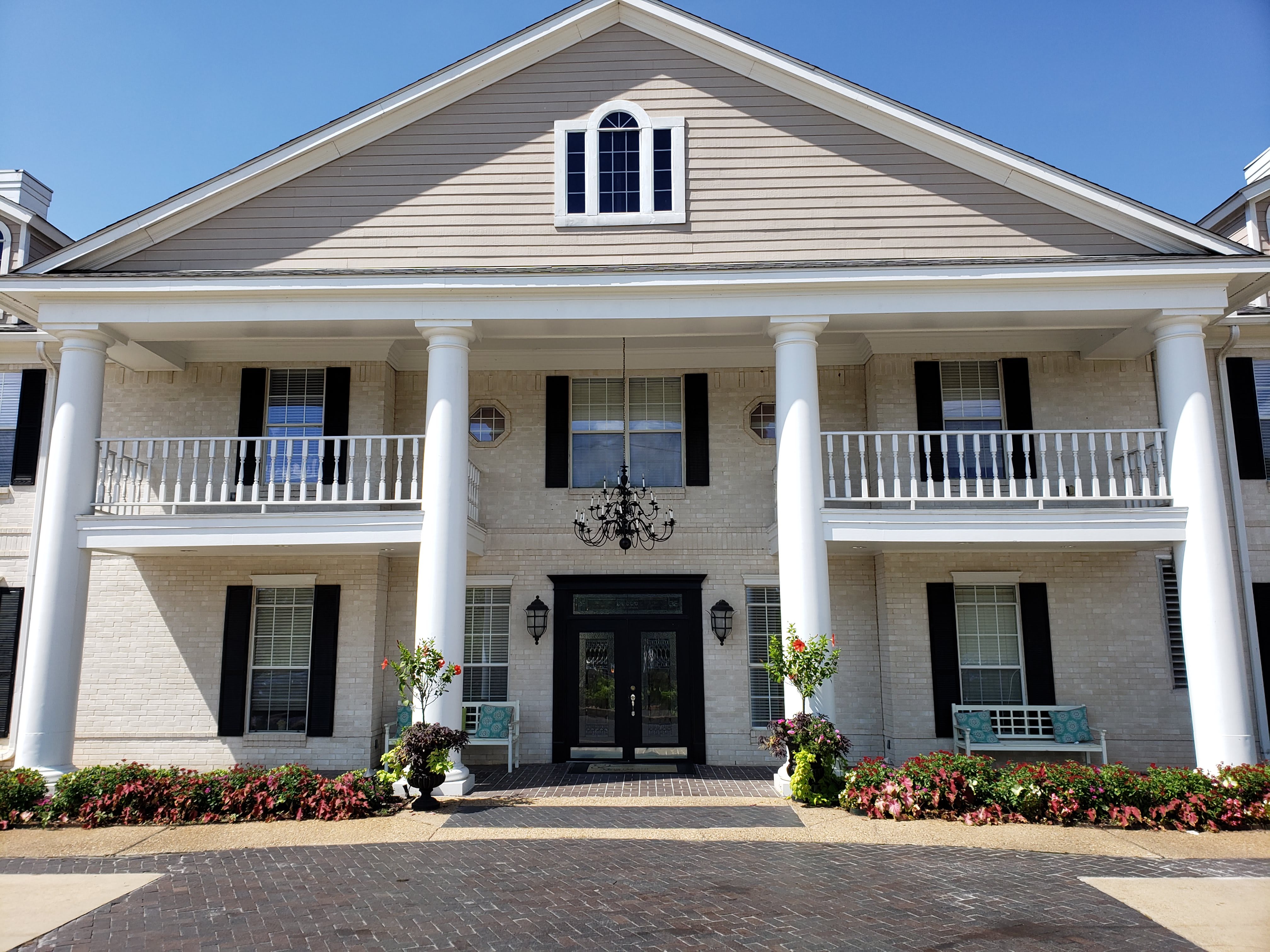 Montclair Park Assisted Living community photo 1