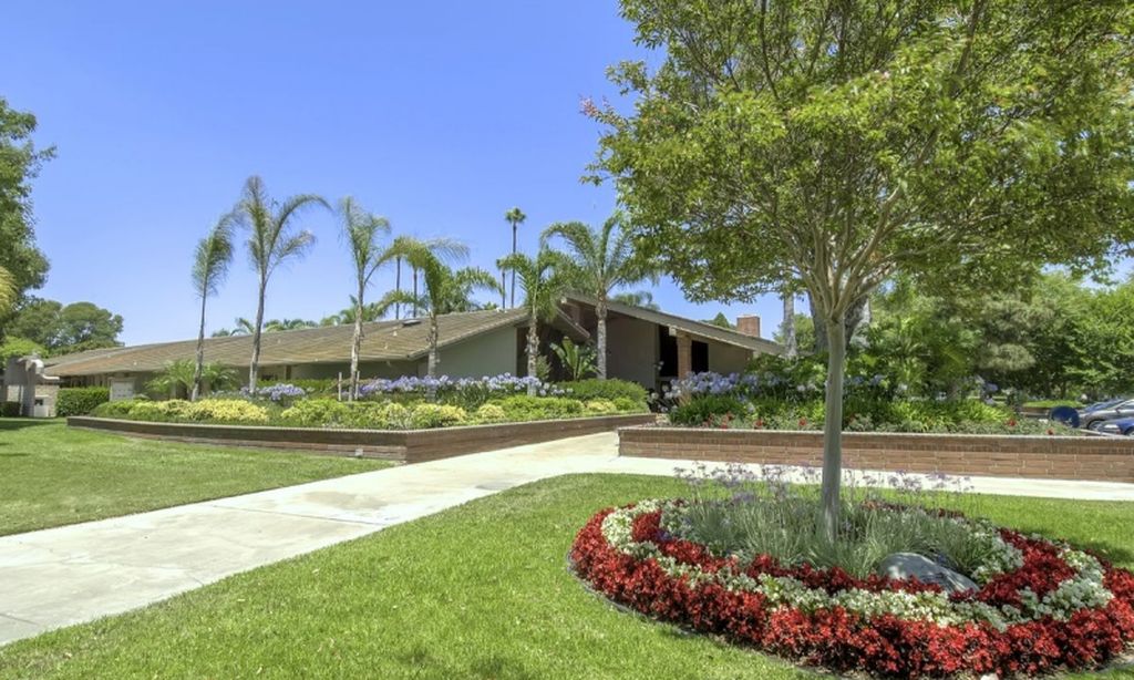 Huntington Landmark community photo 1