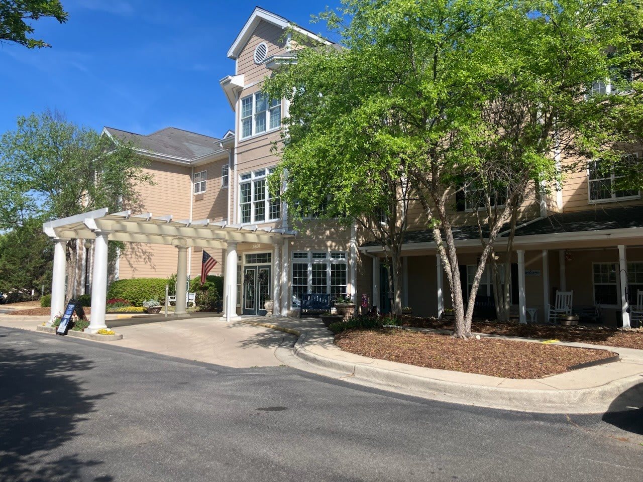 Lynridge of Huntsville Assisted Living and Memory Care community photo 1