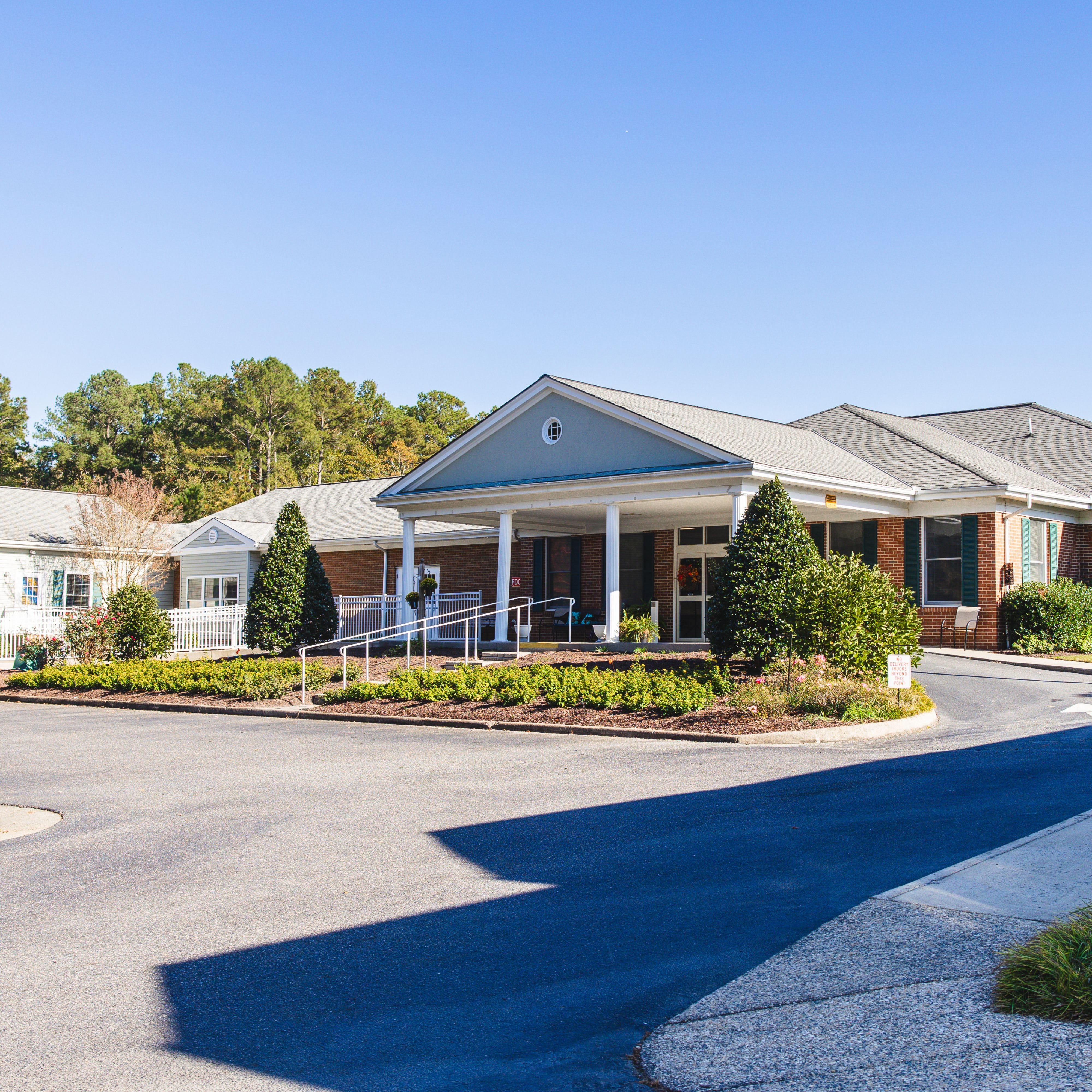 Commonwealth Senior Living at Gloucester House community photo 1