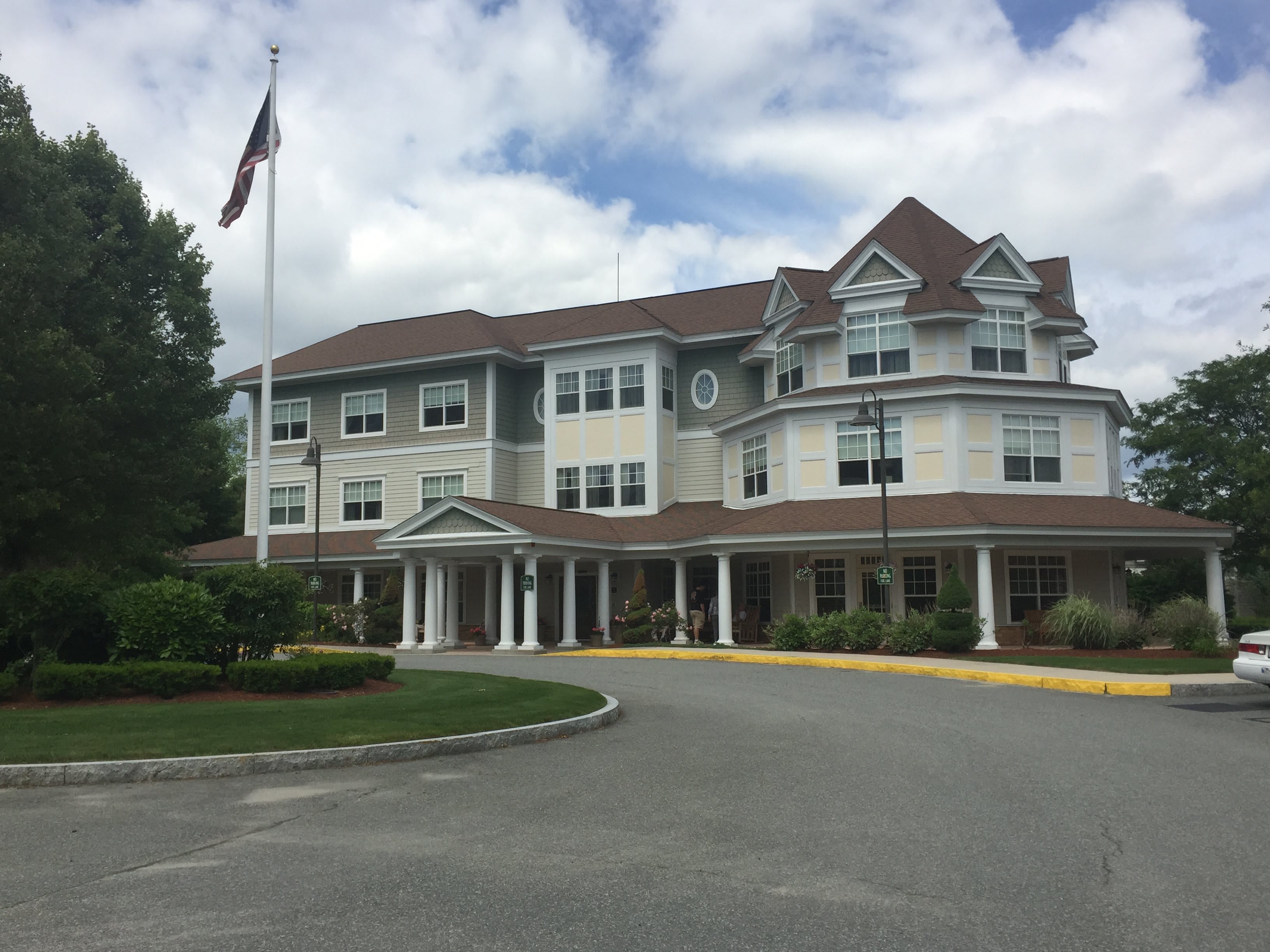 Tamarisk Senior Living community photo 1