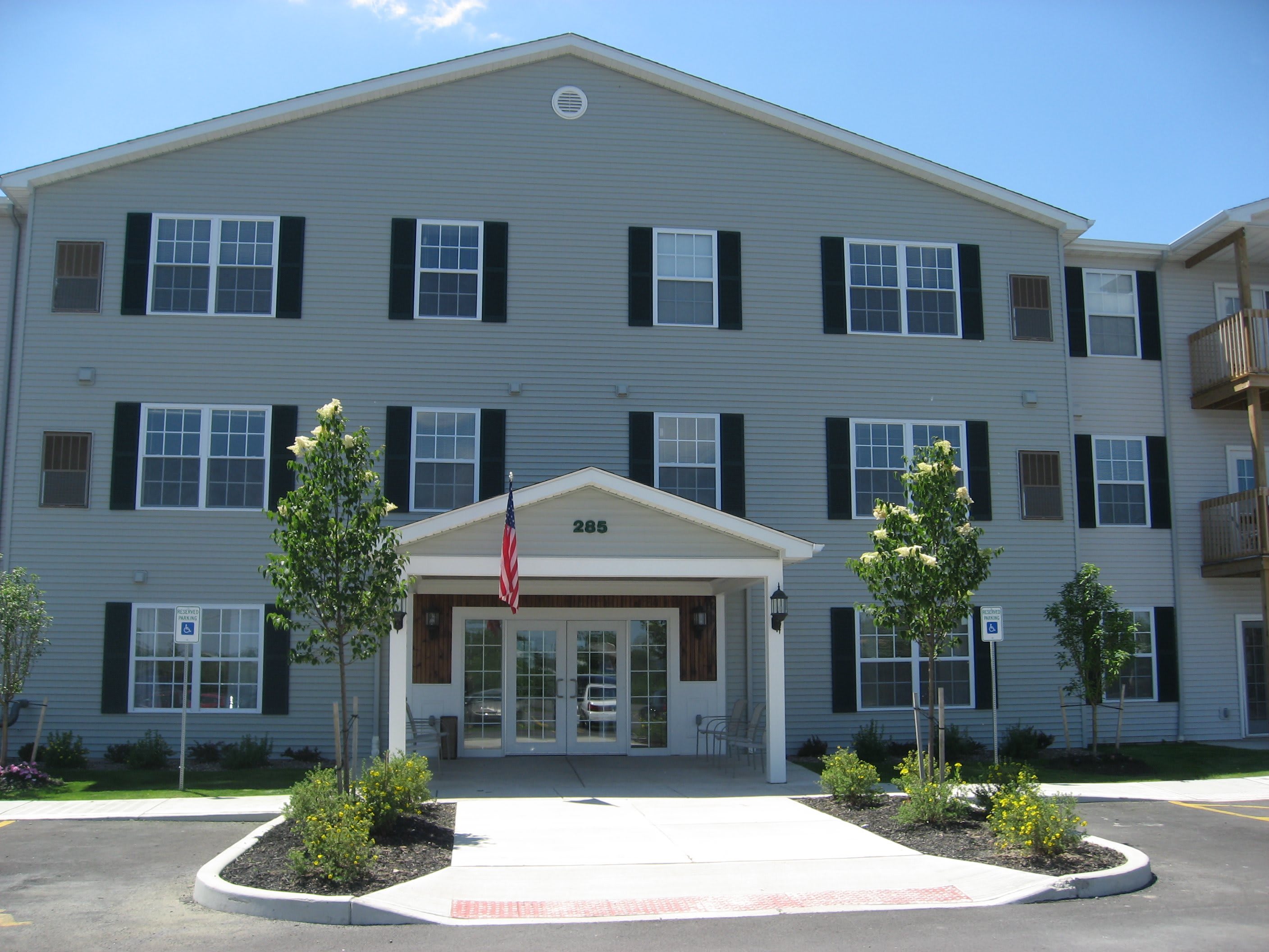 Crestmount Senior Apartments community photo 1