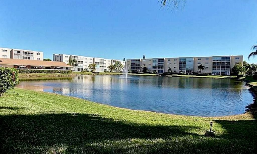 Meadowbrook Lakes community photo 1