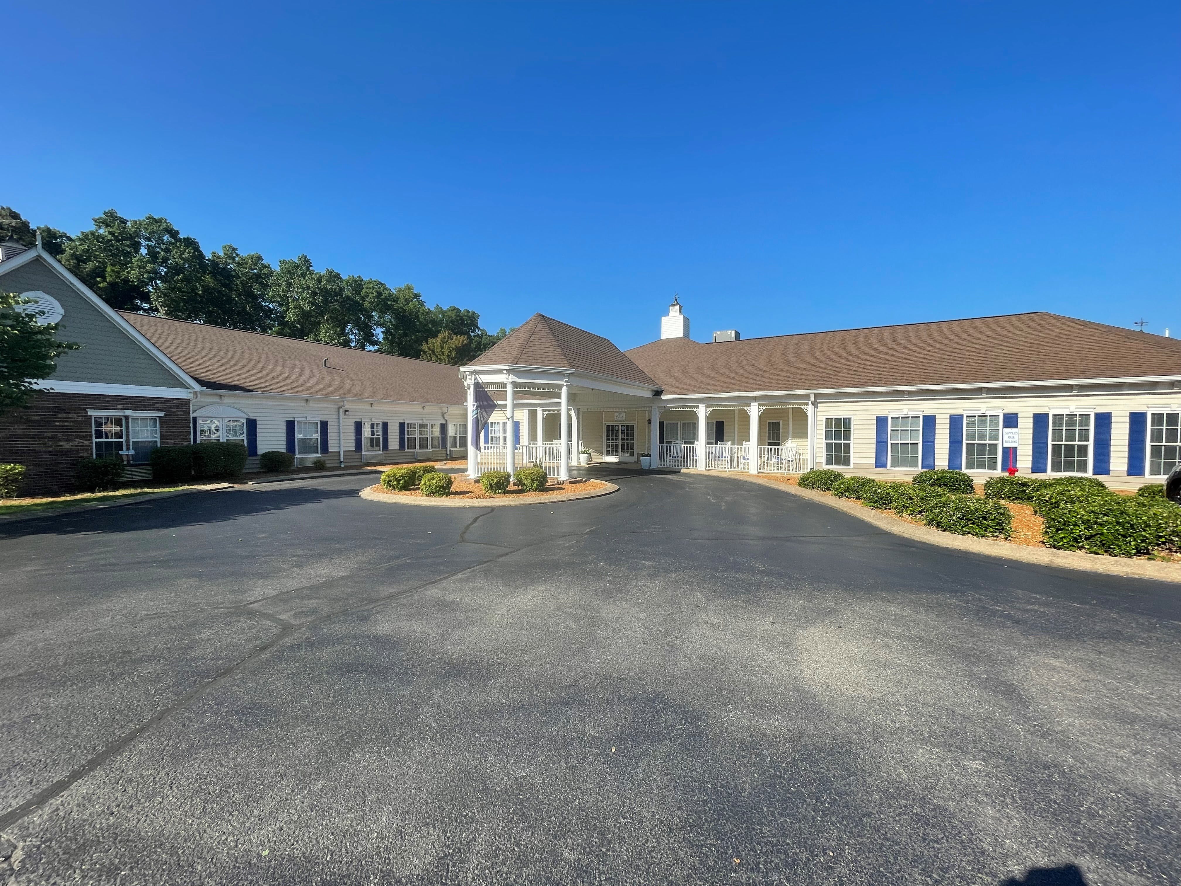 Charter Senior Living of Paris TN community photo 1