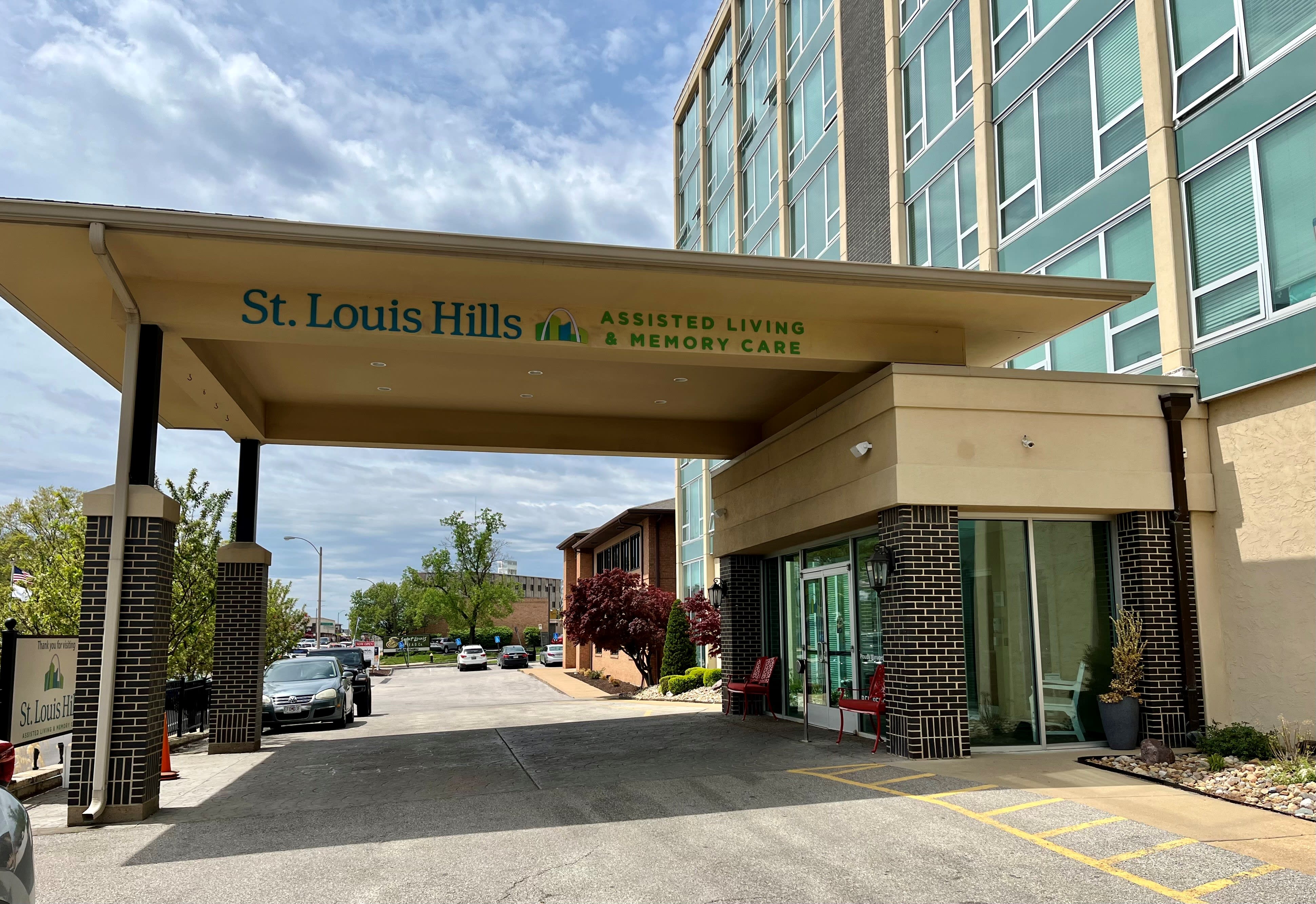 St Louis Hills Assisted Living and Memory Care community photo 1