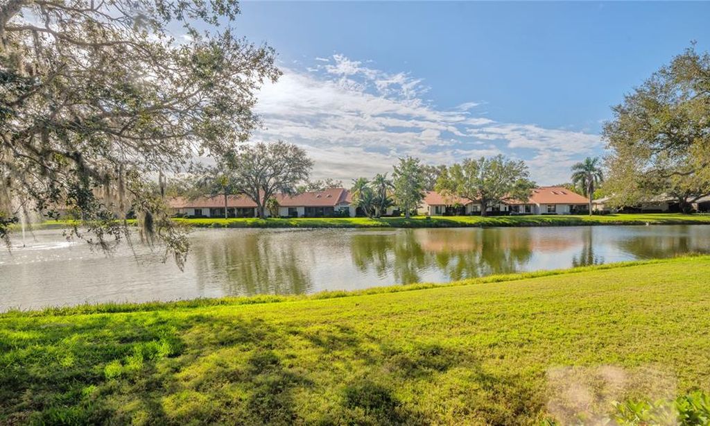 Lakeshore Village community photo 1