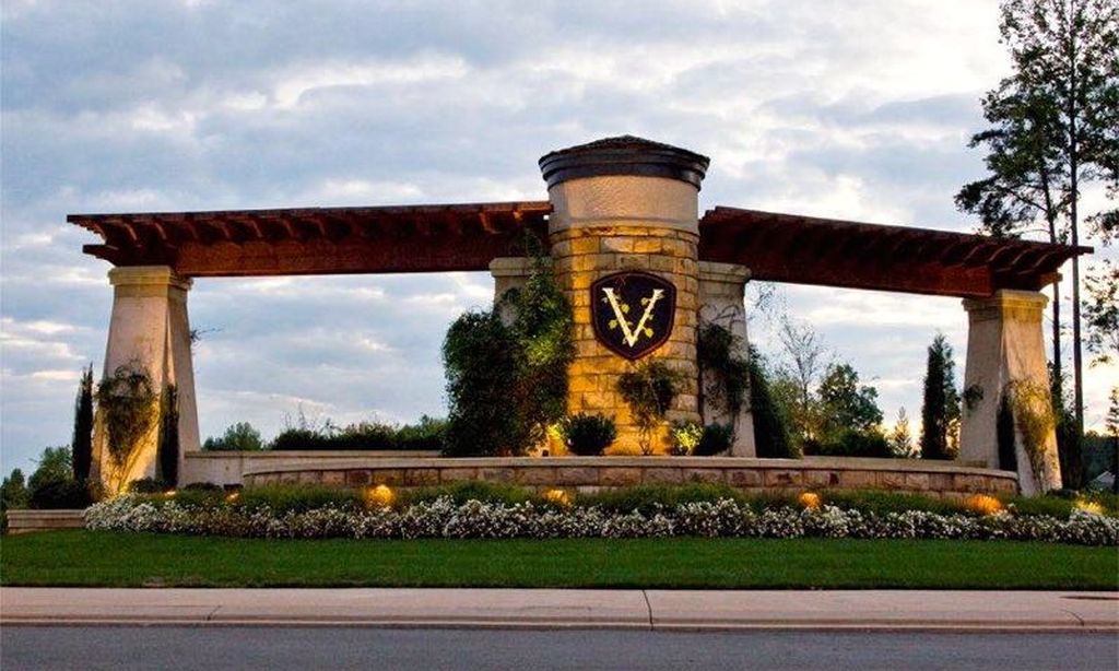 The Vineyards on Lake Wylie community photo 1