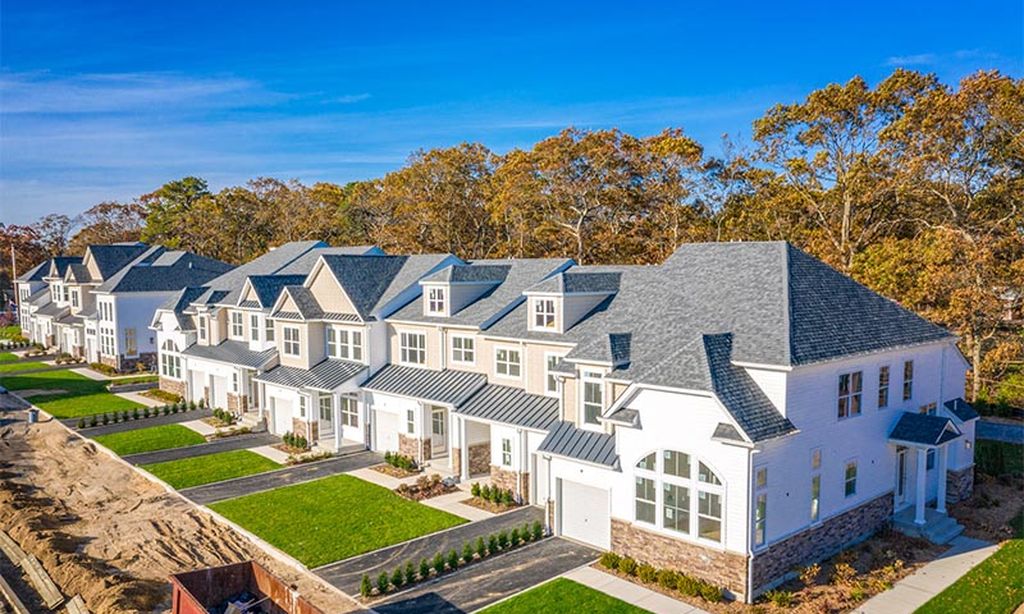 The Polo Club at Islandia community photo 1