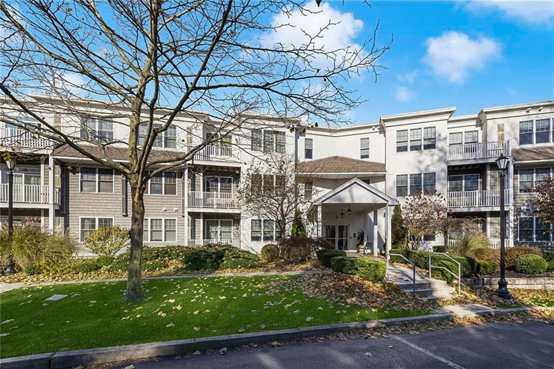 Brookedge Village Condominiums community photo 1