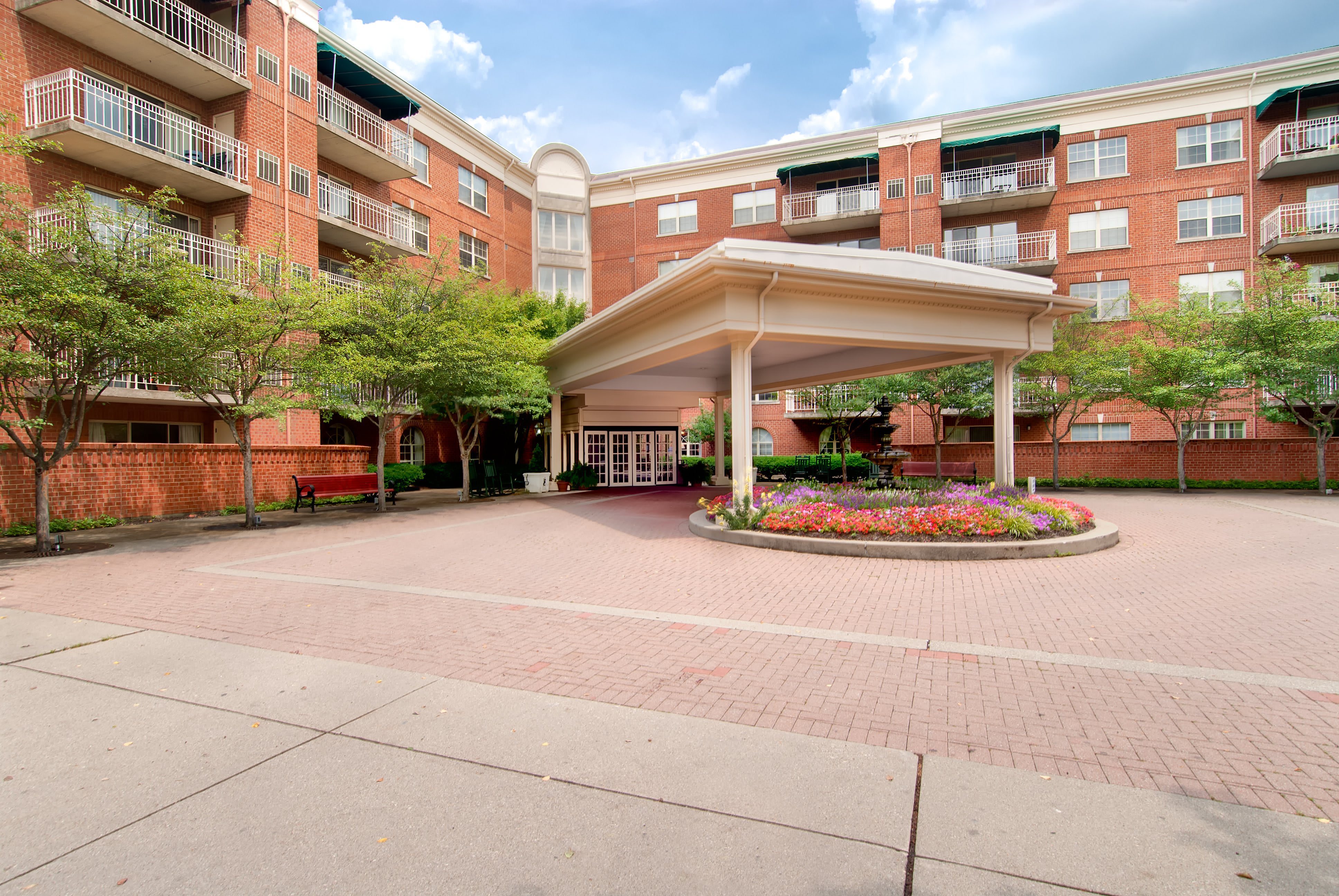 Seasons Courtyard community photo 1