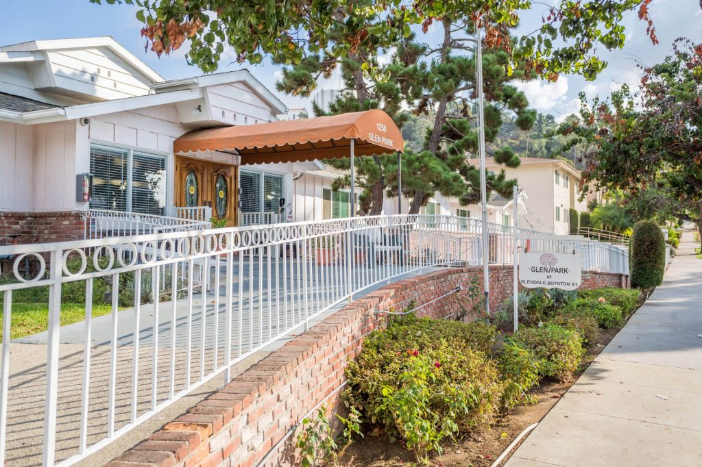 Glen Park at Glendale - Mariposa St community photo 1