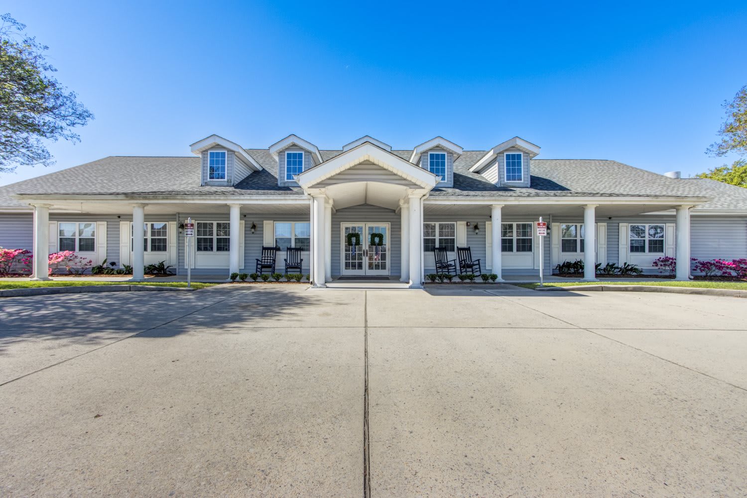 Trustwell Living at Terrebonne Place community photo 1