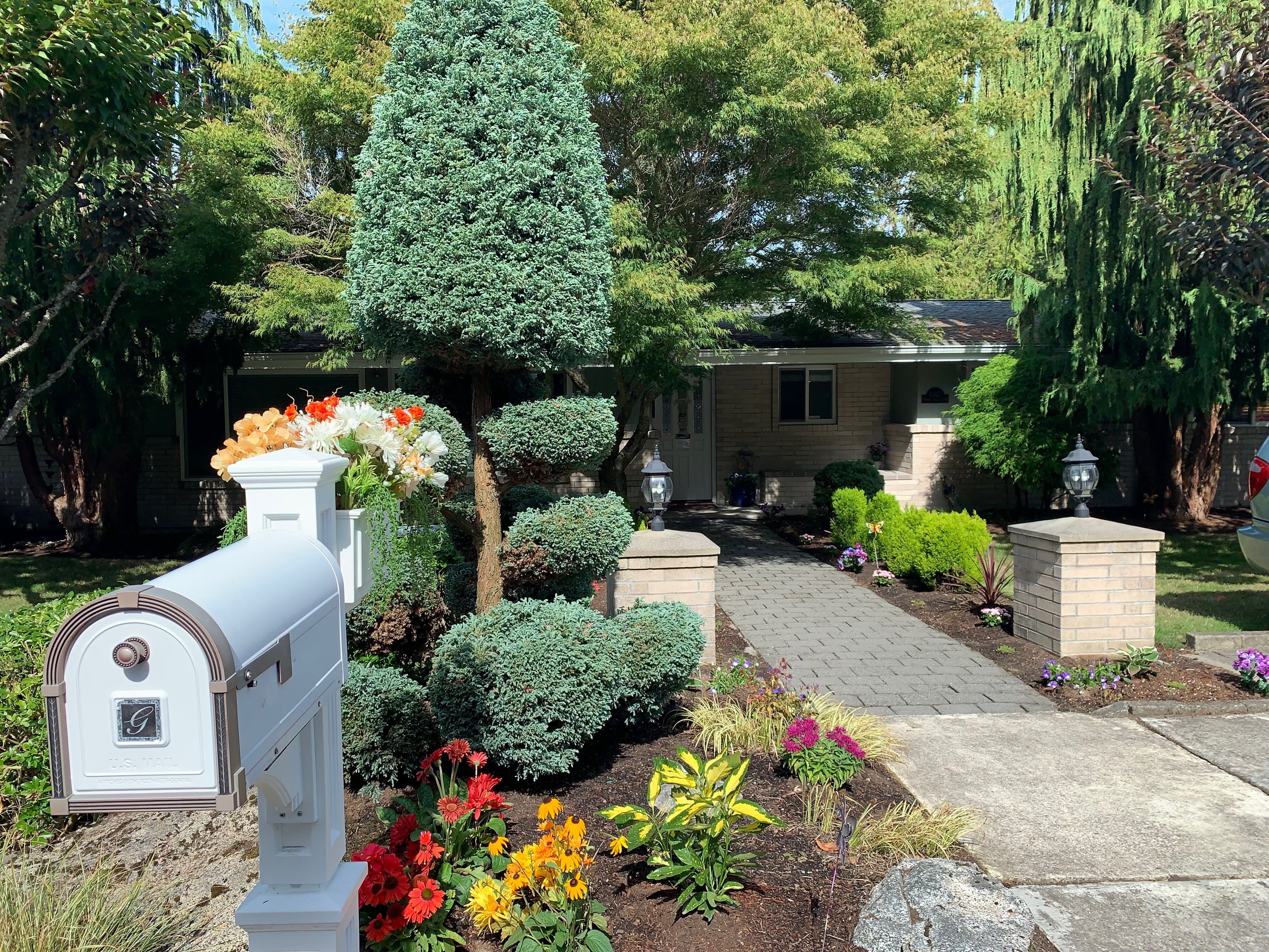 Legends Living Care community photo 1