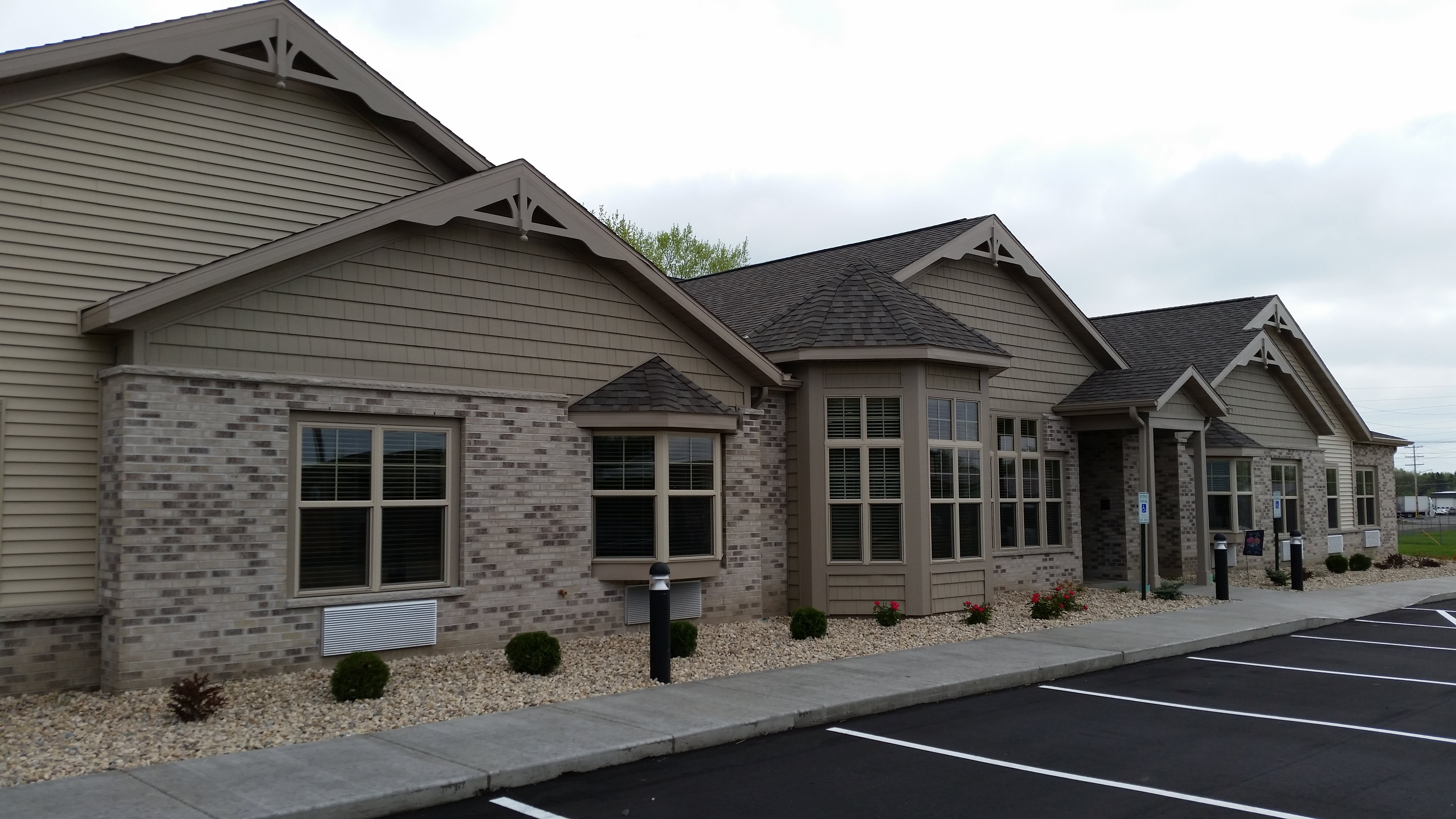 Lilac Springs Assisted Living community photo 1