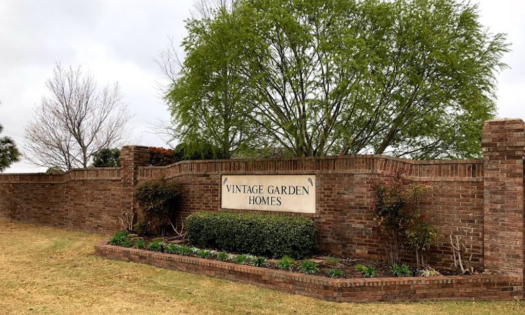 Vintage Gardens community photo 1