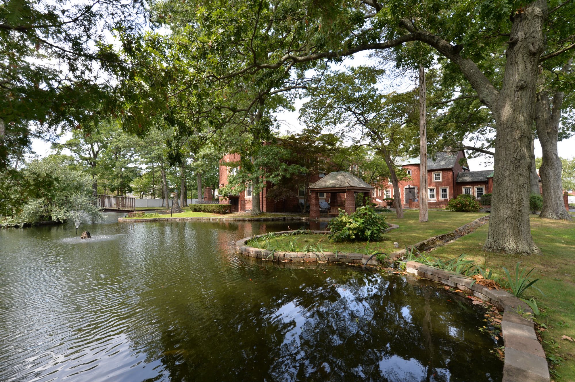 Birchwood Suites Enhanced Assisted Living and Memory Care community photo 1