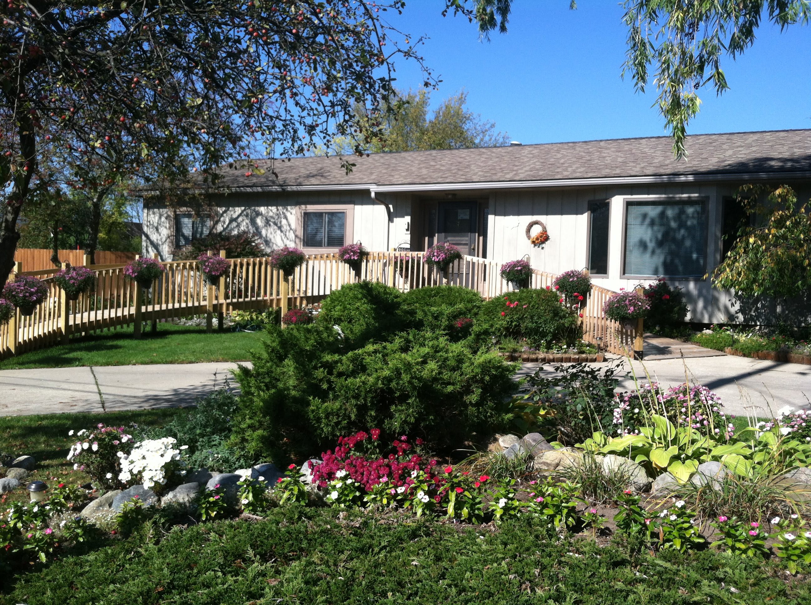 Peaceful Manor community photo 1