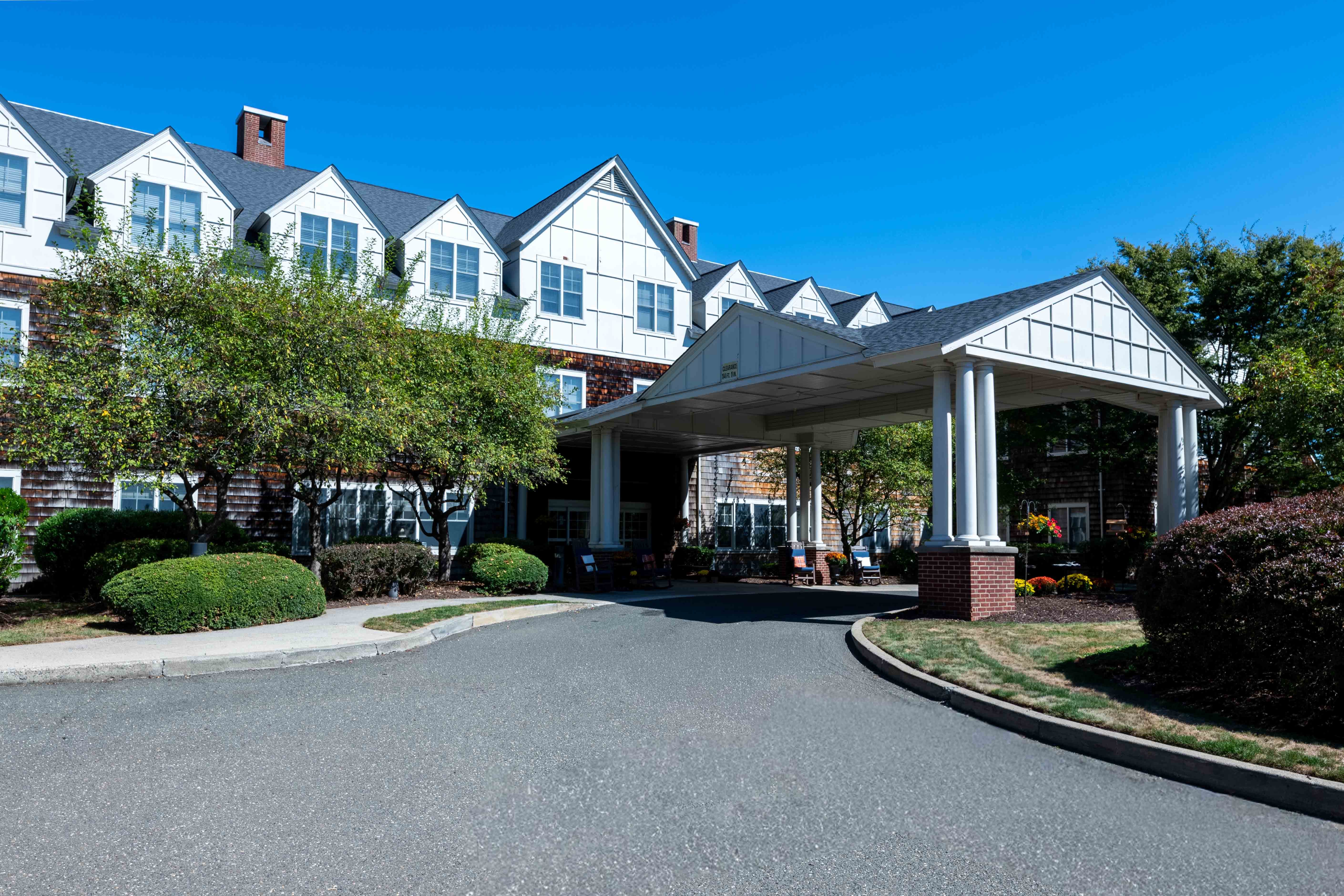 Benchmark Senior Living at Hamden community photo 1