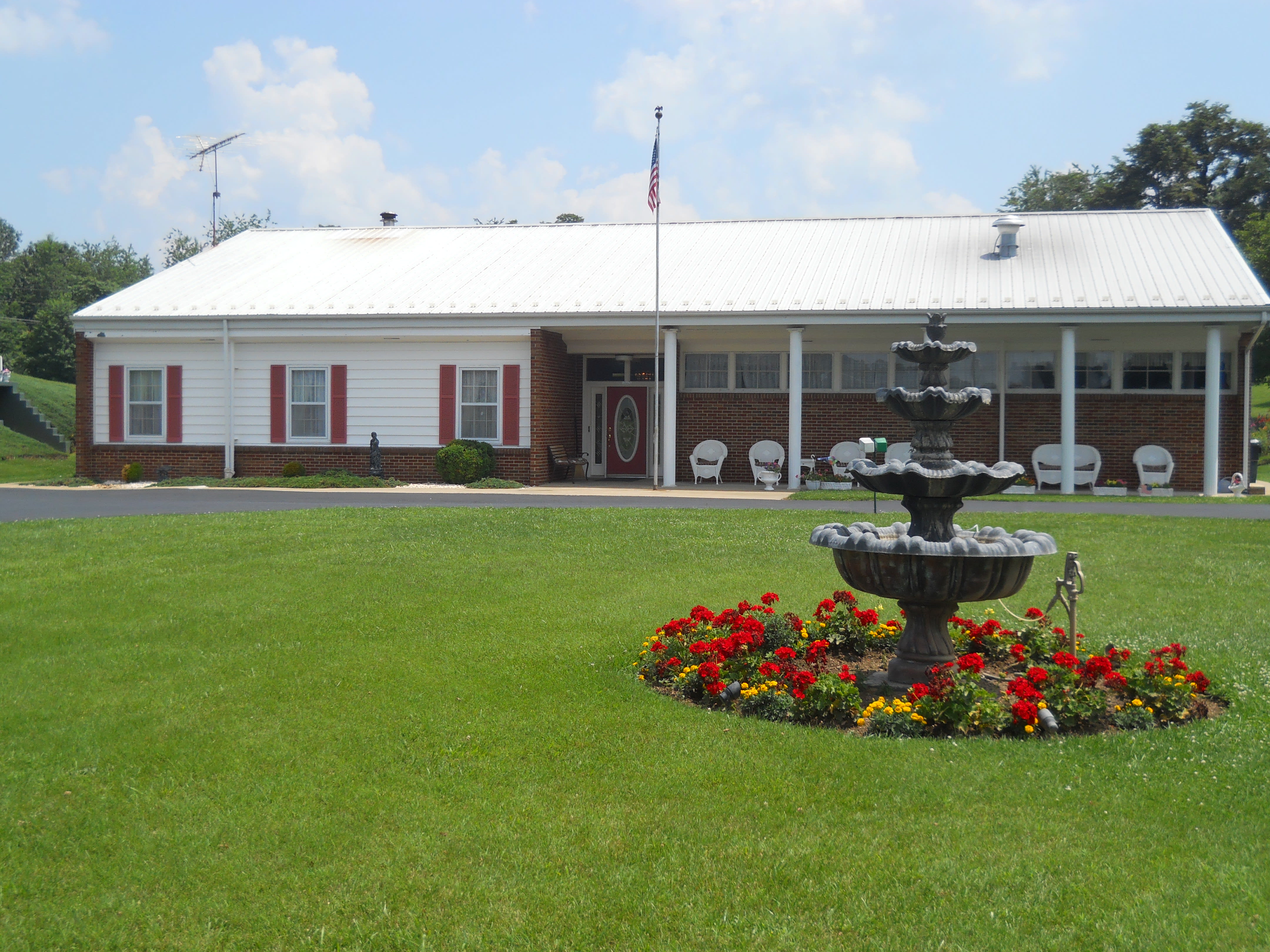 Oak Grove Manor community photo 1